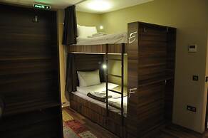 Juliet Rooms & Kitchen