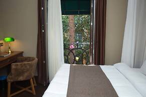 Juliet Rooms & Kitchen