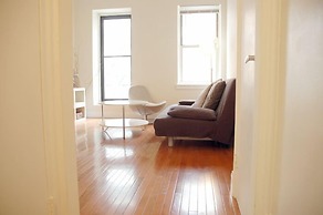 Midtown East 1BR with Private Balcony DR 26