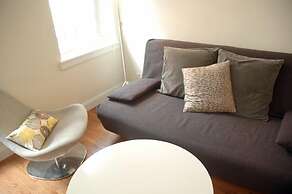 Midtown East 1BR with Private Balcony DR 26