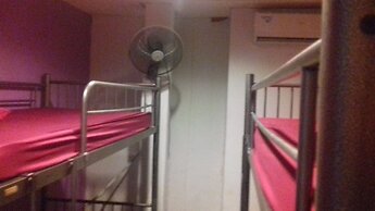 Submarine Guest House Central Market - Hostel