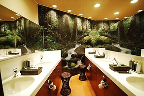 Anshin Oyado Shimbashi - Caters to Men