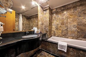 A25 Luxury Hotel