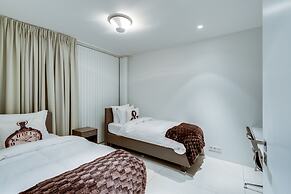 Black Pearl Luxury Apartments