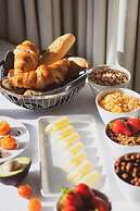 Black Pearl Luxury Apartments