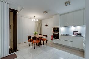 Black Pearl Luxury Apartments