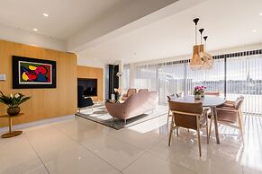 Black Pearl Luxury Apartments