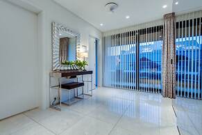 Black Pearl Luxury Apartments