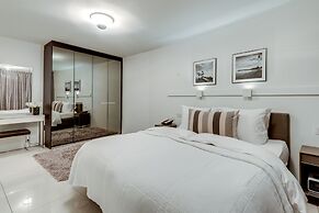 Black Pearl Luxury Apartments