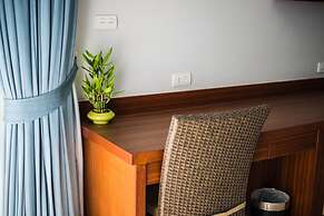 Fishermen's Harbour Urban Resort