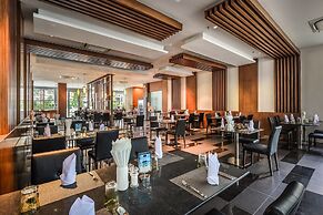 Fishermen's Harbour Urban Resort