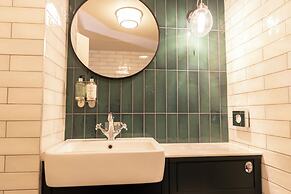 Berkshire Arms by Chef and Brewer Collection