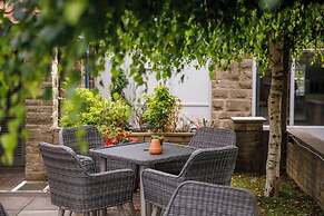 Cross Keys Hotel by Chef and Brewer Collection