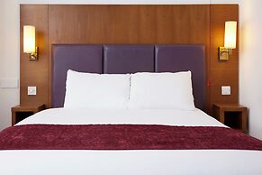 Cross Roads Hotel by Chef and Brewer Collection