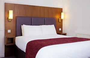 Cross Roads Hotel by Chef and Brewer Collection