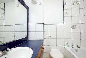 Cross Roads Hotel by Chef and Brewer Collection