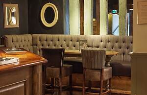 Cross Roads Hotel by Chef and Brewer Collection