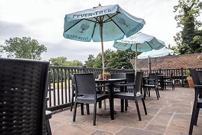 Cross Roads Hotel by Chef and Brewer Collection