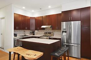 Midtown East 2BR 2Bath Apartment DR 28