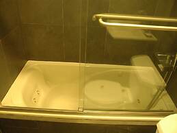 Midtown East 2BR 2Bath Apartment DR 28