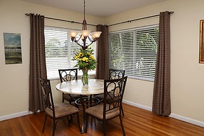 The Cabanas Guesthouse & Spa - Caters to Gay Men