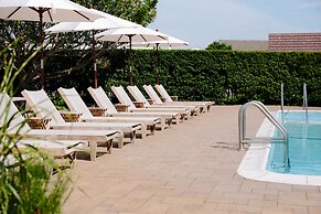 Daunt's Albatross Motel