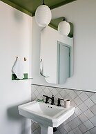 Daunt's Albatross Motel