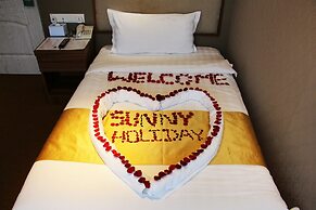 Sunny Holiday Hotel