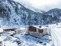 VALARA Alpine Art Hotel
