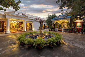 Mayfair Palm Beach Resort