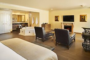 The Davenport Tower, Autograph Collection