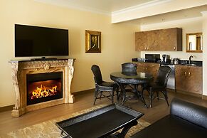 The Davenport Tower, Autograph Collection