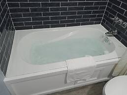 Marshall Lodge By OYO Hwy 65