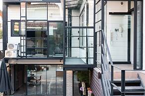 Inno Hostel & Pub Lounge Hongdae