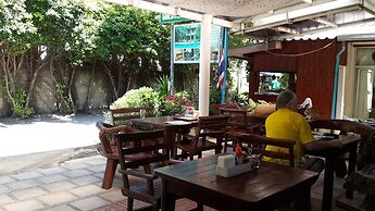 Rattana Guesthouse & Bungalow