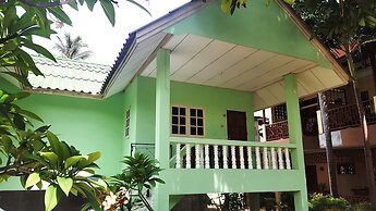 Rattana Guesthouse & Bungalow