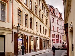 4 Arts Apartments by Adrez Living