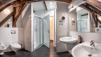 4 Arts Apartments by Adrez Living