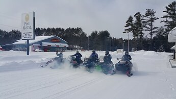 Pine Motel