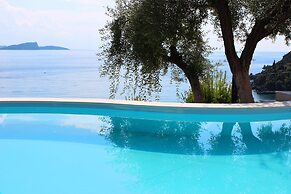 Enjoy Lichnos Bay Village, Camping, Hotel & Apartments