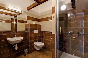Suites & Apartments U Tri Hrusek