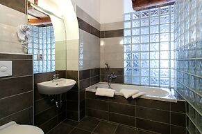 Suites & Apartments U Tri Hrusek