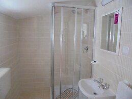 Lagos City Center Guest House & Hostel