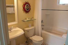 Captain's Cottage Suites