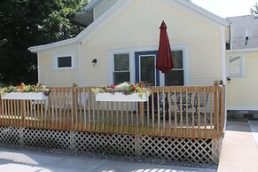 Captain's Cottage Suites