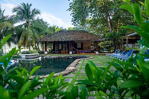 Villa Marina Lodge & Condos