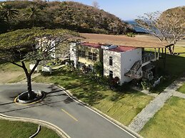 Villa Marina Lodge & Condos