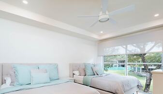 Villa Marina Lodge & Condos