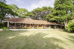 Villa Marina Lodge & Condos