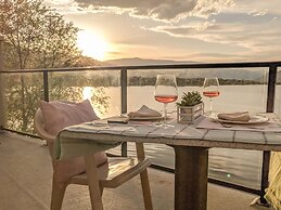 Desert Surfside Waterfront Accommodations